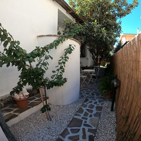 Villa Sari Affitta Camere La Caletta Buitenkant foto