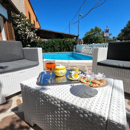Villa Sari Affitta Camere La Caletta Buitenkant foto