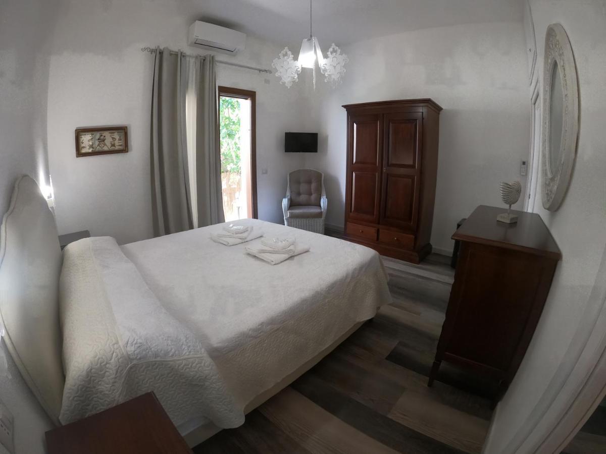 Villa Sari Affitta Camere La Caletta Buitenkant foto
