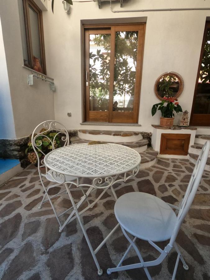 Villa Sari Affitta Camere La Caletta Buitenkant foto